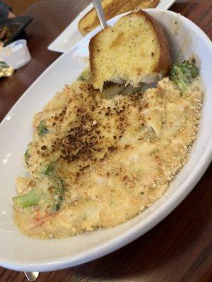 Lobster Mac and garlic toast