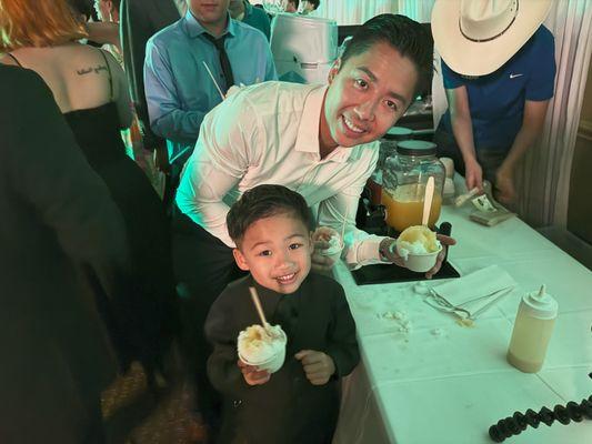 Snow cones for everyone!
 Lyna & Michael's wedding.