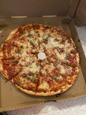 Large sausage pepperoni traditional crust