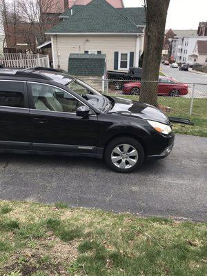 Subaru Outback 2.5i Limited - old cracked windshield removed