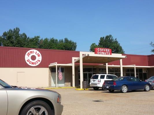 Jeri-Lin Donuts' new building offers much more room the the old place.  But the atmosphere is slightly changed in the new place.