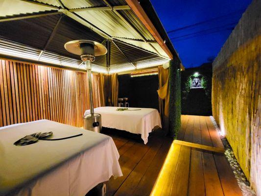 Indulge in a Rejuvenating Outdoor Couples Massage Experience