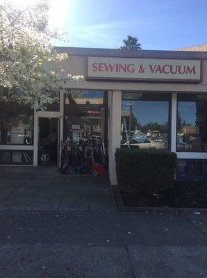 Come to one of the most experienced and specialized sewing machines shops in all of the Bay Area. Just give us a call or e-mail.