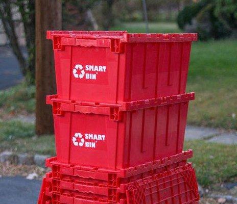 Smart Moving Bins are plastic reusable moving boxes that eliminate wasteful cardboard boxes and tape...