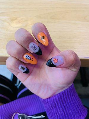 Halloween nails super cute ! Lasted me 3 weeks ! And weren't bad in price at all . Totally recommend