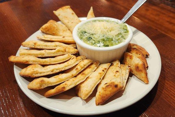 Naan bites & pesto dip.