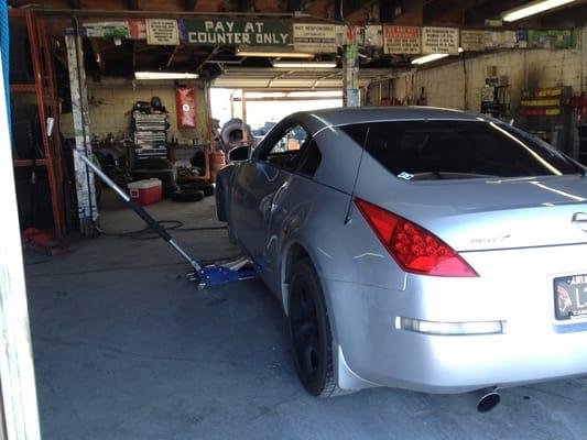 My little 350z getting new skins(tires)