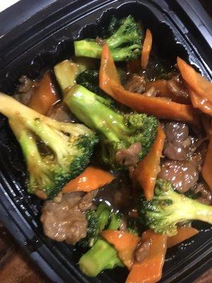 Beef Chicken or Beef with Broccoli Dinner