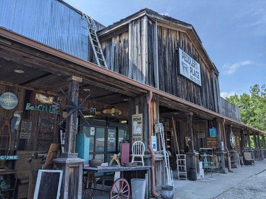 Peddler's Place store front.