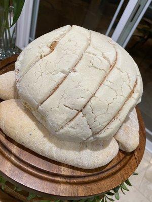 Large Concha over 4 regular sized bread