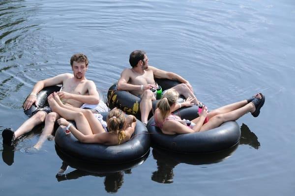 chillin with some friends on the Apple River