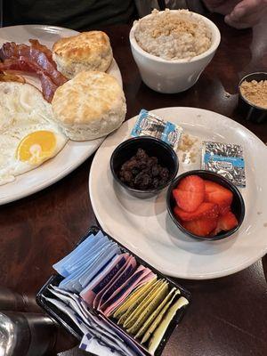 Strawberries, raisins and oatmeal