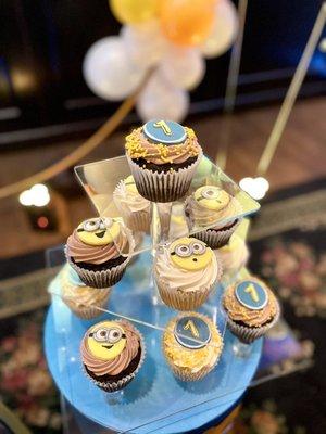 Minion cupcakes