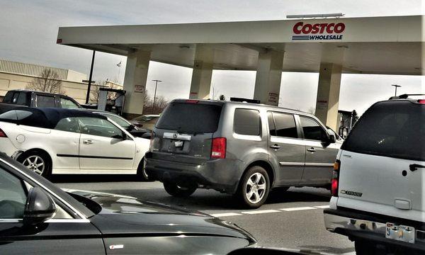 14 or 16 pumps and still the cars lined up for the short wait.