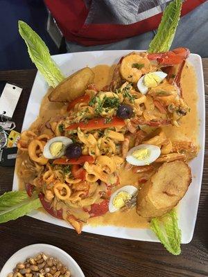 Langosta Con Salsa de Mariscos