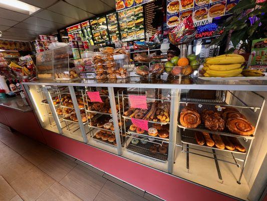 I highly recommend the apple fritter!