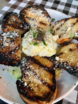 Charred bread with ricotta