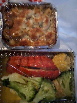 Lobster tail and shrimp mac & cheese!! When I tell you this was really good!! This place will be my new spot to order from