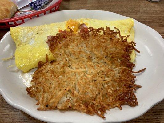 Western Omelette with crispy delicious hash browns yum