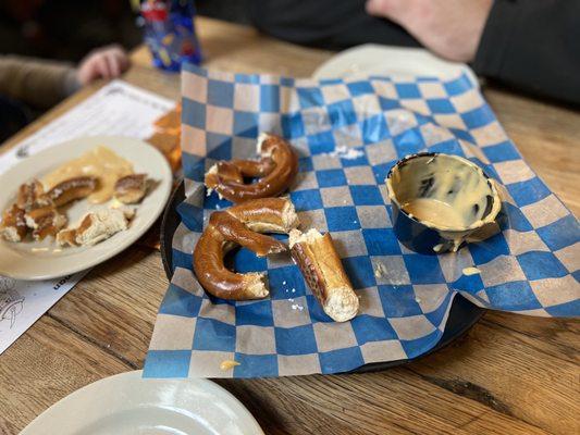 Pretzels and bier cheese