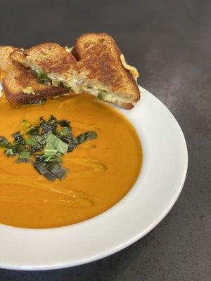 "Creamy" Tomato Soup & Leek Grilled Cheese