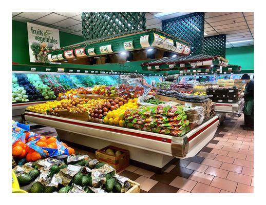 Montrose Food Mart & Deli. (Irving Park Rd.) Polish/European Market/Deli Liquors Polish Goods.Fresh Deli Bakery Produce & Grocery.Cool!