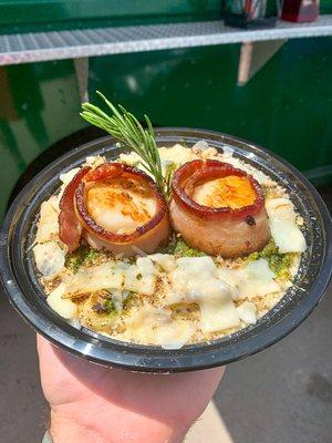 Rosemary Gouda Mac 'n' Cheese with Bacon Wrapped Scallops