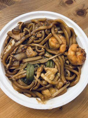 Lo mein- follow my ig @yelpelitegvl for more content!