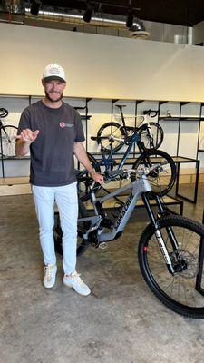 Maintenance of e-bikes, major overhauls and tune-ups for any brand of electric mountain bikes, gravel bikes and commuter electric bicycles.