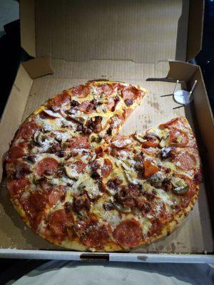 Pepperoni, Bacon, mushroom... tastes awesome!