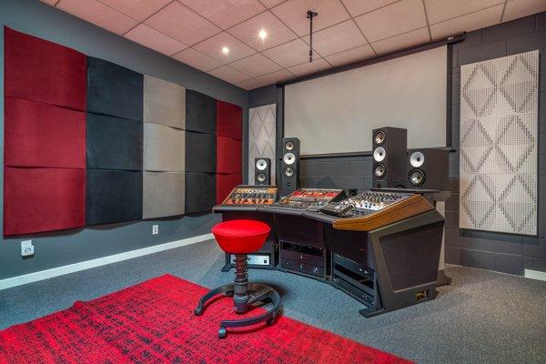 Comfortable Mastering Space Ready to Demo High-End Gear