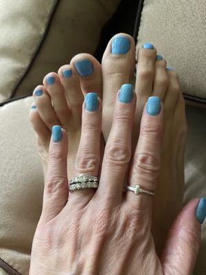 Very happy customer!! They always fit me when I call last minute. Fhou (sp?) does a great job with my dip mani and my gel pedis!!