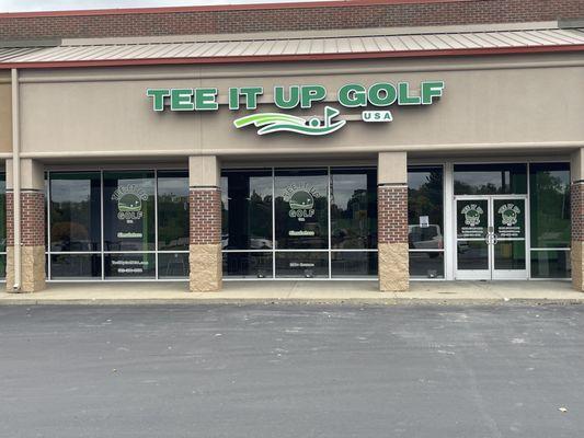 9 State of the Art Golf Simulators and Full Bar.  Plenty of free parking makes practicing with your own clubs easy.