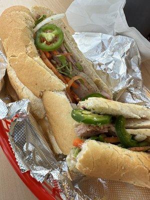 8. Banh Mi Uno