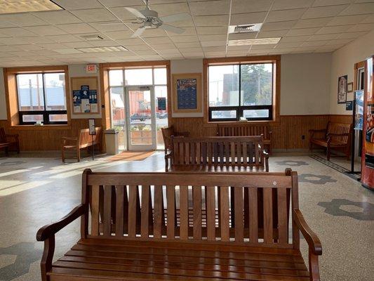 A well kept Havre train station lobby.