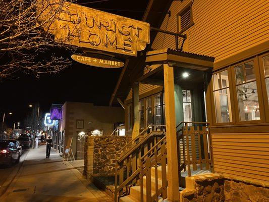 Each of the 3 sister restaurants. We visited Annex (purple A), The neon offered the fine dining foods.