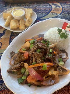 LOMO SALTADO Beef Stir Fry Veggies served with French fries and white rice!