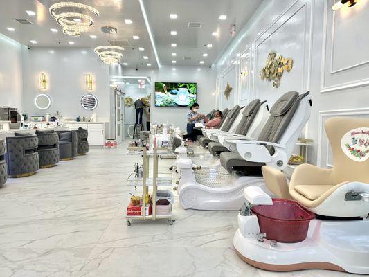 Fancy Nails Salon .!