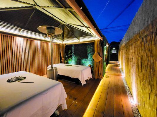 Indulge in a Rejuvenating Outdoor Couples Massage Experience