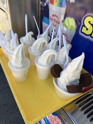 Taking a tray of soft serve for the kiddos.