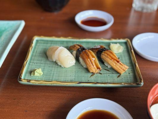 Scallop, anago nigiri