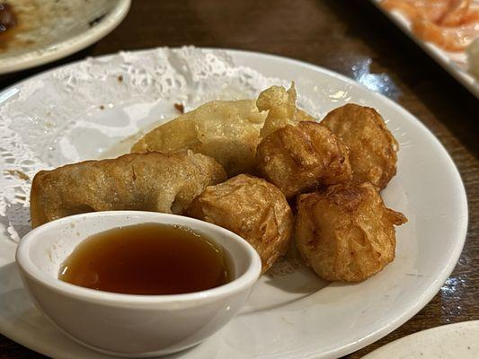 No taste and over fried gyoza and Shumai.