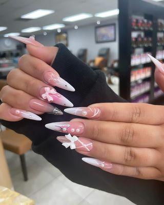 Acrylic powder and design by Azusa nail bar