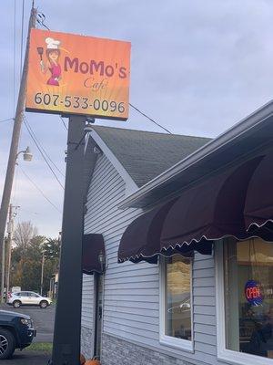 MoMo's Cafe