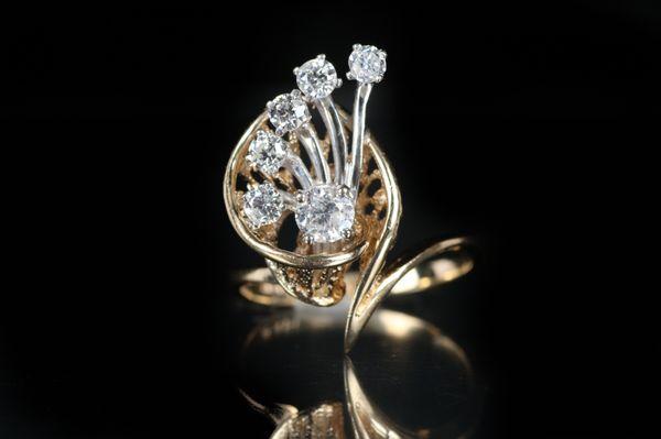 Vintage Floral Cocktail Ring in Yellow Gold and Diamond