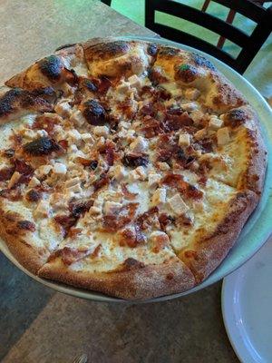 Chicken, Bacon, Ranch pizza - I really like the pizza crust here.