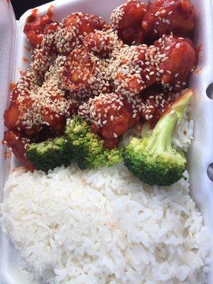 Good, fresh, right amount of sauce sesame chicken.  But too sweet! Latin Chinese food?! Lol