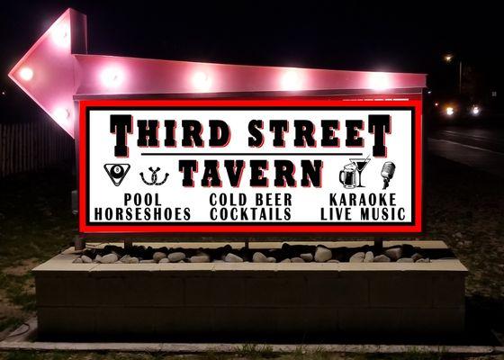 Third Street Tavern
*Huge Outdoor Patio
*Fire PIts
*Pool
*Horseshoe Pits
*Live Entertainment
*UFC Fights (No Cover Charge)