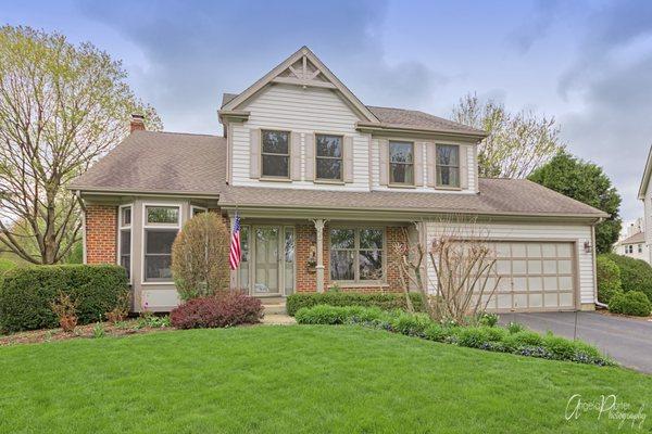 Beautiful 3 Bedroom (plus a loft) house in Buffalo Grove's Old Farm Village!