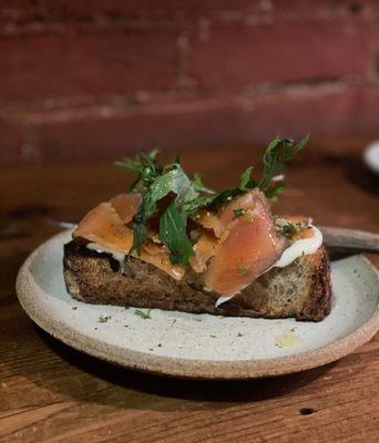 Smoked salmon toast